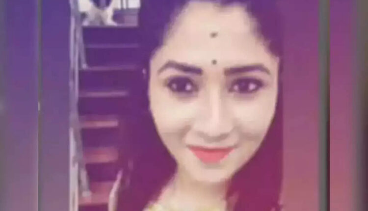 Actress Sowjanya commits suicide by hanging, suicide note recovered