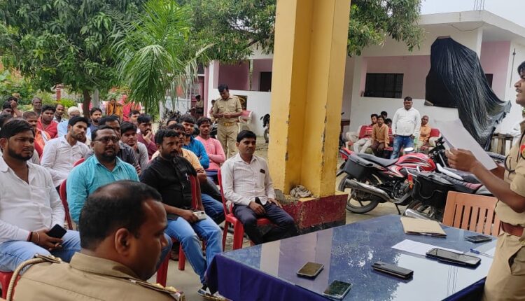 Meeting held in police station Aliganj premises regarding upcoming festival, DJ should not play in Durga Puja and Dussehra