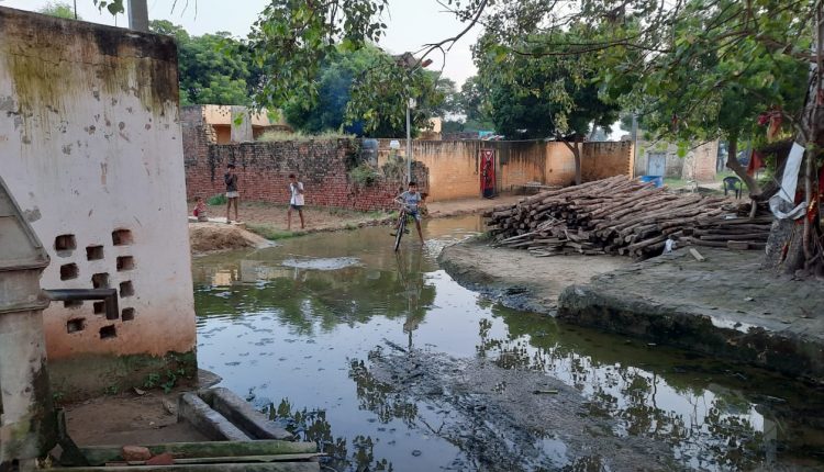 Villagers became victims of dengue due to water filled on the road in the village