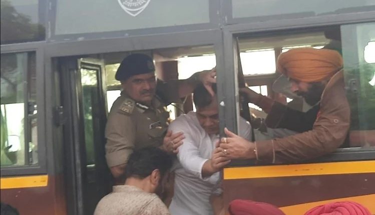 6 leaders including Navjot Singh Sidhu who went on Lakhimpur march arrested