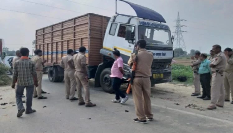 A container laden with crores of rupees suddenly broke down, there was a stir in the police administration