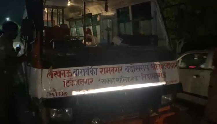 Fierce collision between bus and tempo going to Barabanki, 12 people of the same family were injured in the accident