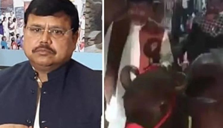 Madhya Pradesh: Unaware of the crisis, another video of Energy Minister Pradyum Singh Tomar grazing buffalo in the video goes viral.