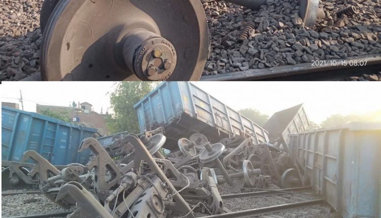 Goods train going towards Kanpur overturns in Ambiyapur, route of many trains changed