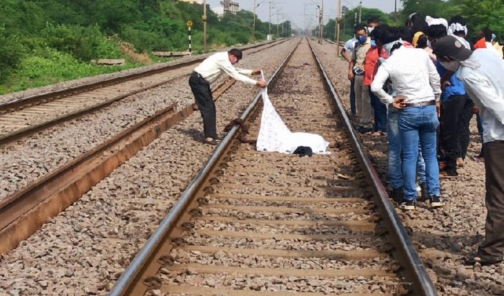 Two cousins ​​who came out of the house asking to take medicine committed suicide by jumping in front of the train