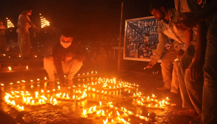 Ganga Aarti of 501 diyas held for the victory of Team India in Dharmanagri Varanasi