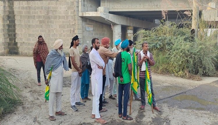 The dumper of three farmers agitating women crushed under the flyover