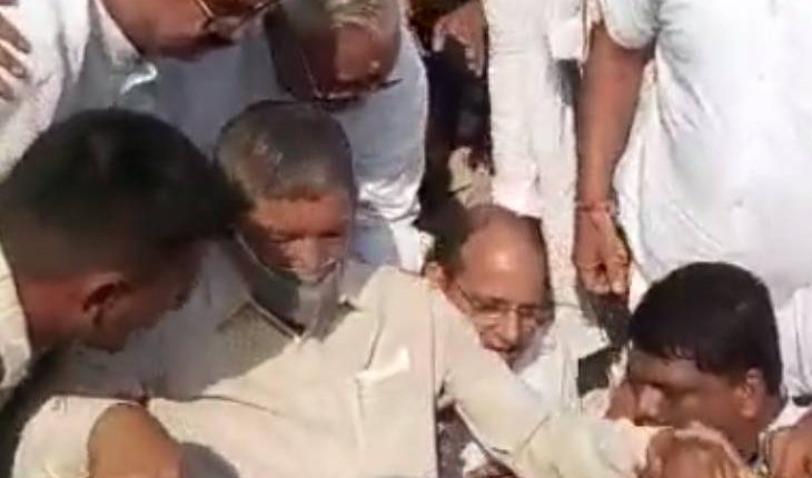 Former Uttarakhand Chief Minister Harish Rawat arrested for going to Lakhimpur Kheri