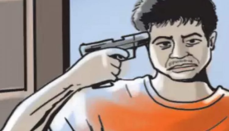 Troubled by the conspiracy, 2 employees of the same hotel shot themselves, died