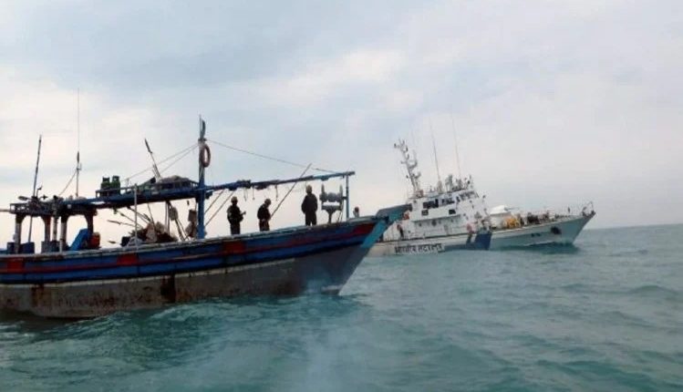 Pak's nefarious act: Pakistani Navy hurled bullets at Indian boat, painful death of a fisherman