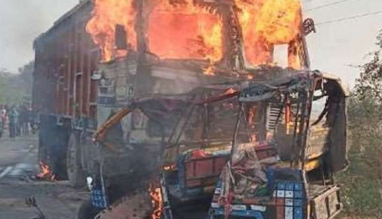 Massive collision between an auto and a truck full of students, 4 people died