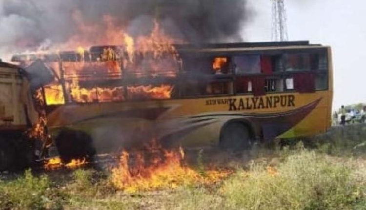 Fierce collision of private bus and tanker trailer, 12 people burnt to death