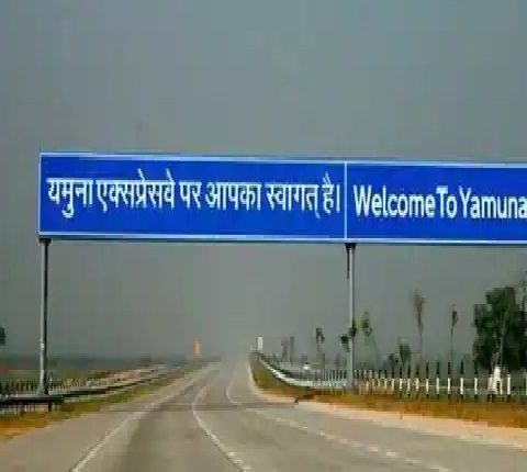 Teenager's body found hanging on barbed wire along Yamuna Expressway