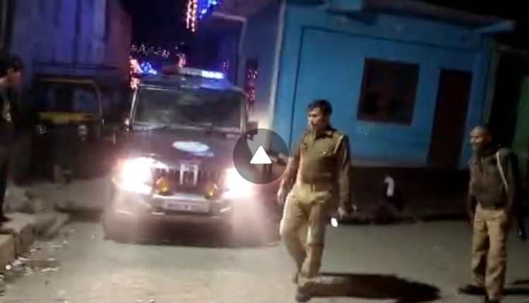 Open terror of goons in Etah's town Jaithra