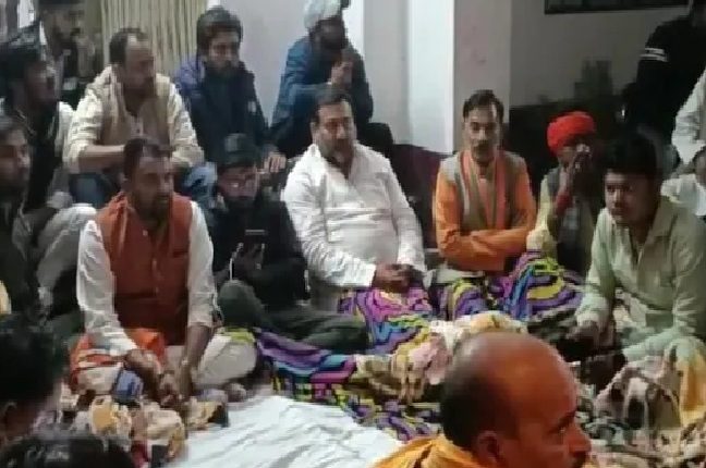 Deadly attack on BJP leader, MLA Vikram Singh sat on dharna with his supporters