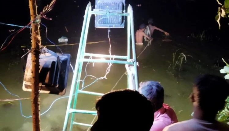 During the immersion of Ganesh Lakshmi idol in Pokhare, three youths drowned on Saturday, died
