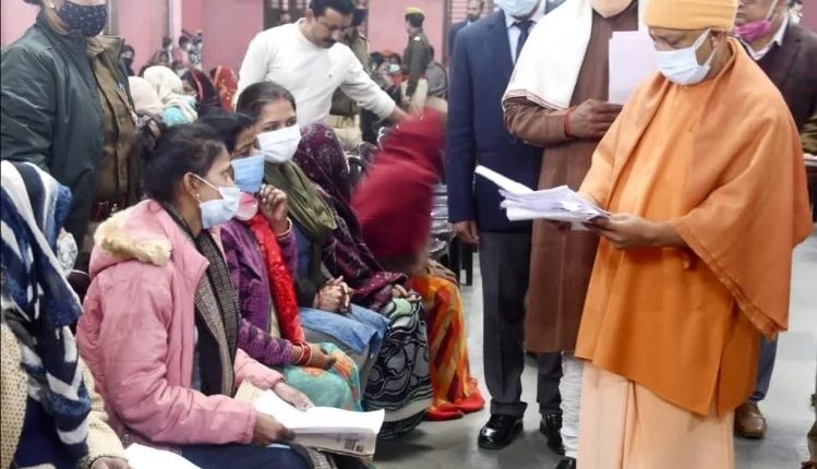 In the public court, CM Yogi listened to the problems of the victims, said - everyone will get justice