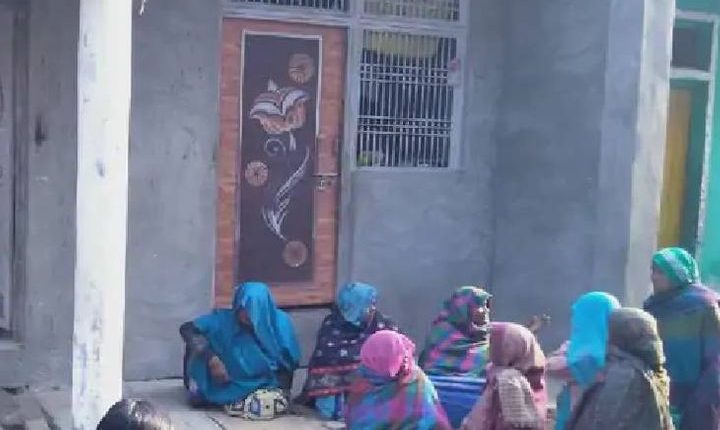 Two sisters ate poison in family dispute, died