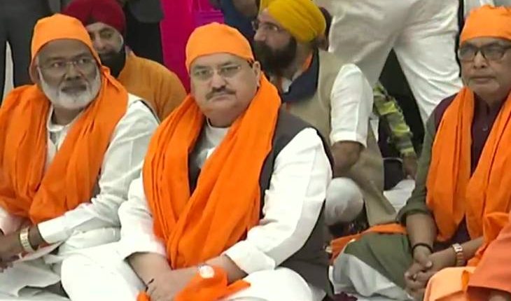 Kanpur: BJP National President JP Nadda and Chief Minister Yogi Adityanath paid obeisance at Baba Namdev Gurdwara