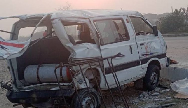 Unknown truck collided with van going to Prayagraj, 2 killed