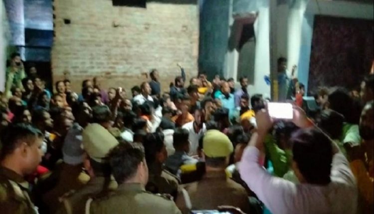 Gorakhpur: Four people arrested for hoisting Pakistan's flag, case registered under sedition section