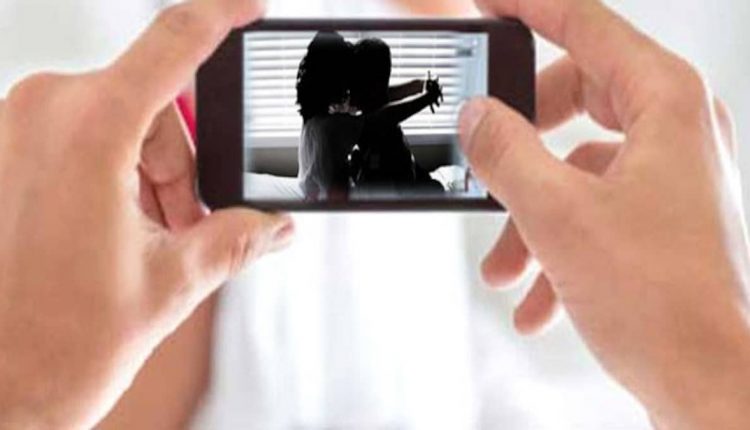 6 youths and a girl together made 2 youths stupid, blackmailed by making a dirty video of both the youth and the girl