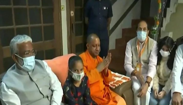 Chief Minister Yogi met the traders who returned after migrating from Kairana