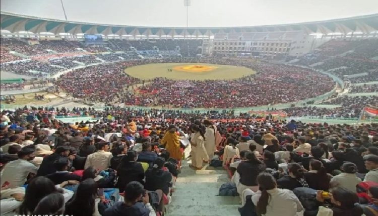 Lucknow: SIEM Yogi will distribute tablets and smartphones to 1 lakh students today