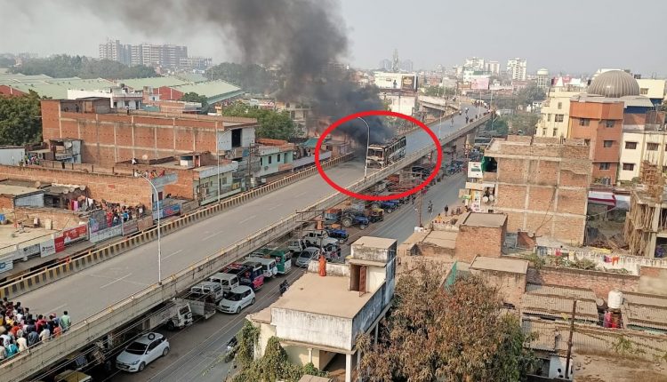 There was a sudden fire in Janrath bus, the passengers saved their lives by jumping