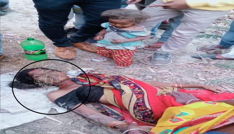 Woman standing at the door of a packed private bus fell from the bus, died