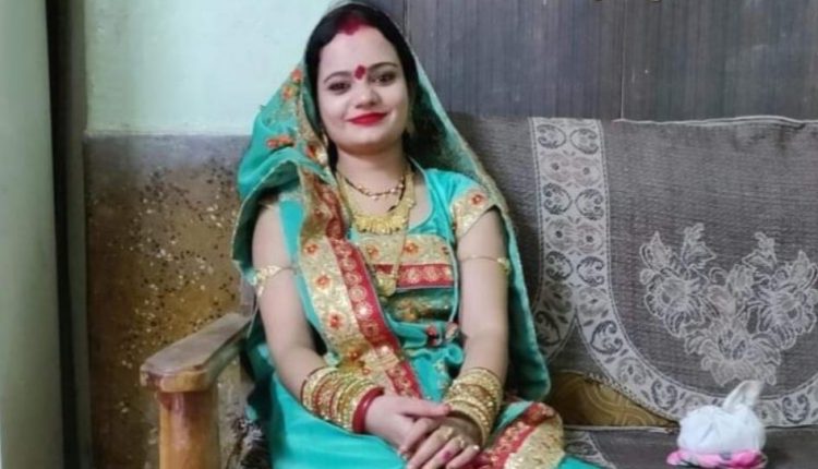 Mother hanged her one year old girl leaving her sleeping