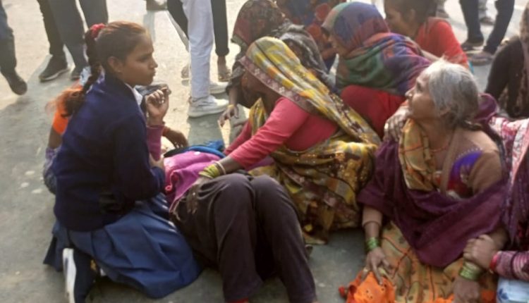 Pepsi-laden DCM fell on girl students going to school, one killed and one injured