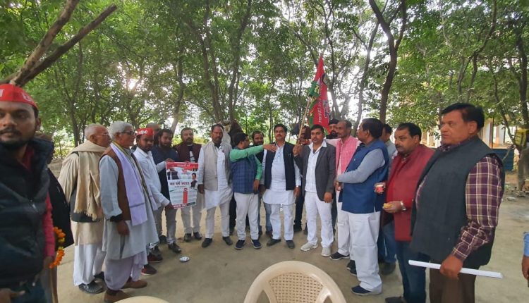 Make a government, put a flag under the leadership of the Samajwadi Party