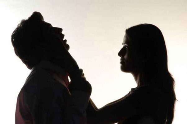 Girlfriend immersed in one-sided love shot her lover in film style while doing KISS