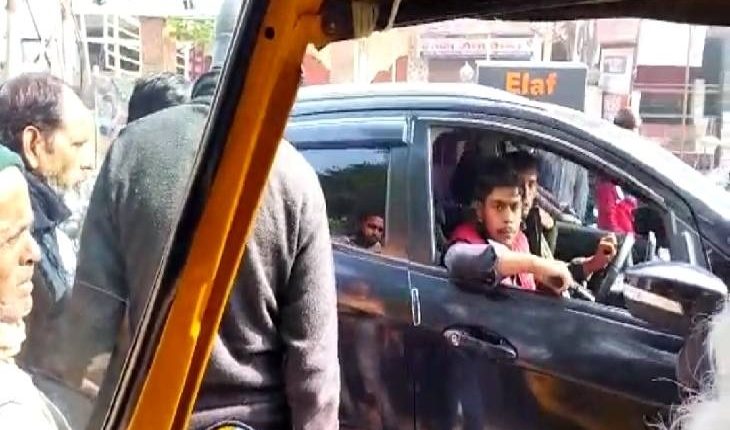 Two youths waved the pistol, if the doctor did not give a side, then a scuffle broke out