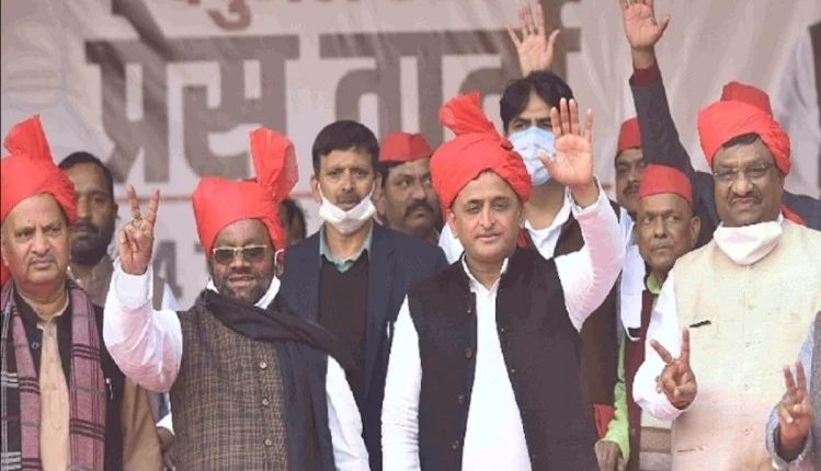 The Election Commission gave a big relief to the Samajwadi Party, held a public meeting against the guide line of Kovid-19