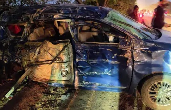 Truck collides with car and two bikes in Pune, 5 killed and 3 seriously injured