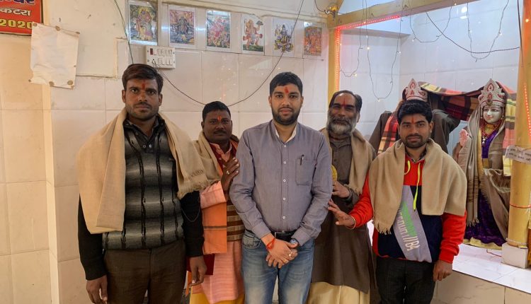 Priests were honored by distributing pudding to welcome the new year