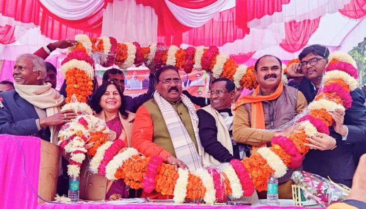 A grand program was organized on the 90th birth anniversary of Hindu Hriday Samrat Swa Kalyan Singh