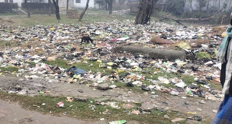 There is a pile of dirt in the village, the village head's house is shining