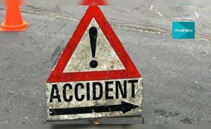 A painful accident happened between a bus and a truck full of processions, 8 injured and 3 killed