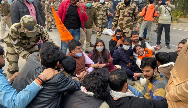 ABVP activists protest outside Tamil Nadu House in Delhi over the suicide of a girl in Thanjavur