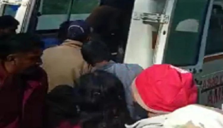 Mini bus full of bridesmaids fell into 100 meters deep gorge, 3 killed