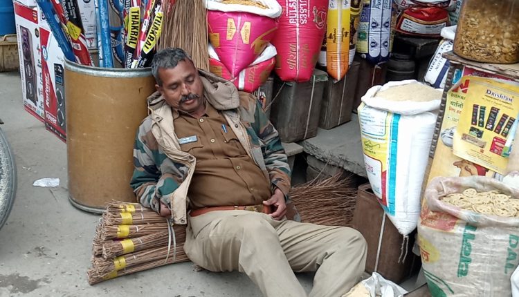 Drunken constable tarnished the dignity of the uniform, kept abusing people