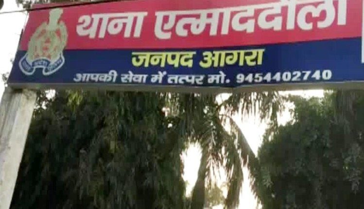 Dabangs raised their spirits in Agra, the girl was forcibly taken away from the house.