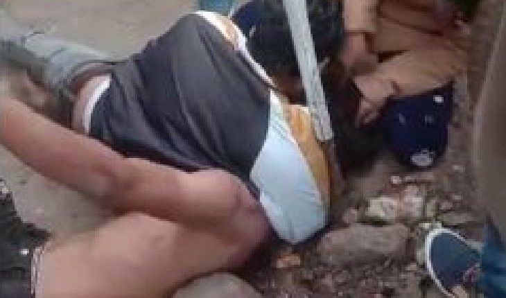 A young man who went to meet his girlfriend in Lucknow was beaten up by removing his clothes.