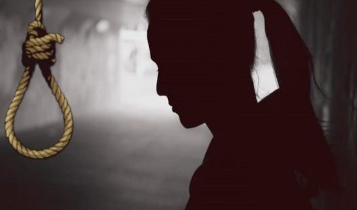 Girl commits suicide by hanging due to love affair