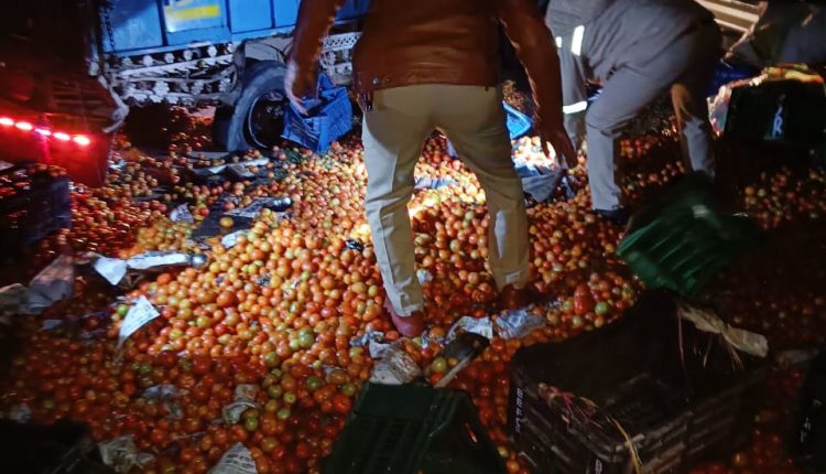 Traumatic accident on Yamuna Expressway, center collided with a car parked on the side of the road, 2 died