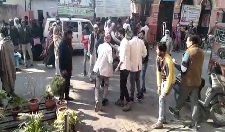 Conflict between the attendants and the staff over the treatment of the patient, the staff clashed