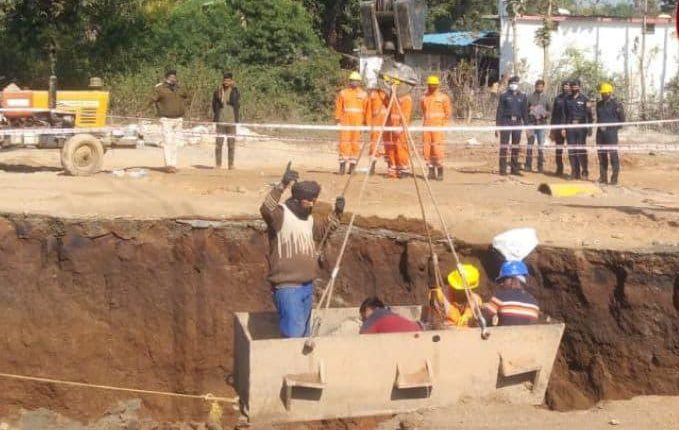 Another accident in Madhya Pradesh - The soil of the tunnel collapsed, many laborers buried under the rubble